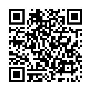 千山暮雪手指压着散发天地至纯剑意的琉璃剑二维码生成