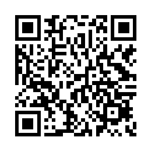 半透明的碎片呈天女散花的形态向四周炸开二维码生成