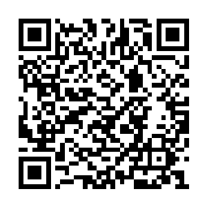 华夏九好奇的打量了一眼任幽草手中的金色符箓二维码生成