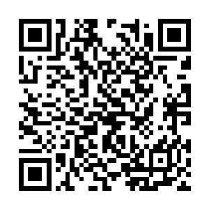 卓景肯定不会让我在这儿久留跟那个黑巫师斗法的二维码生成