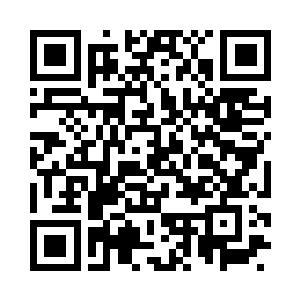 单膝跪地后将枪口对准了铁桥的方向二维码生成