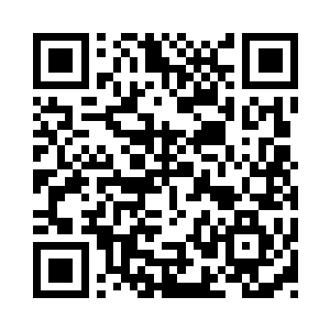 卞梓宁已经一个人倚在沙发扶手上睡着了二维码生成