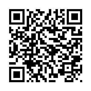 卡卡和小穹捂着被撞得生疼的脑袋二维码生成