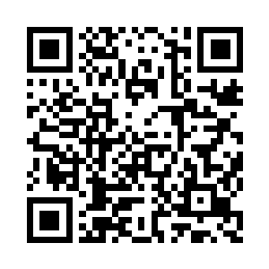 卢向东像变戏法一样掏出小纸片递过去二维码生成