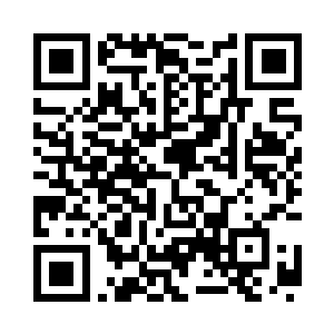 卢老师等人忧虑的站在自己的宿舍兼办公室前二维码生成