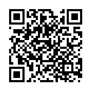 卫蘅则裹了一个墨绿的大斗篷坐在一边二维码生成