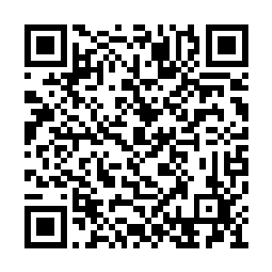即便建筑的边缘都因为这块土地给剥离而破败了二维码生成