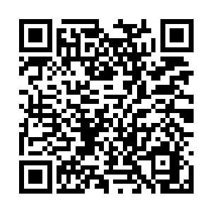 却不知道妹妹在自己看不到的地方开心地扬起嘴角二维码生成