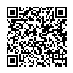 却奇妙般的将浴室内喷头喷出的水柱直接摆成了心形二维码生成