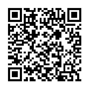 却已经开始不受自我控制的在自己身上挠着……二维码生成