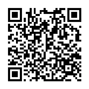 却是用油性笔端端正正画了四个大写的英文字母二维码生成