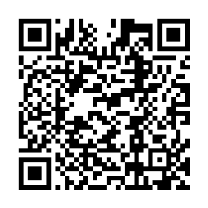 却正是乘万里和土依水两个人将那两个还在震惊的修士拉走二维码生成