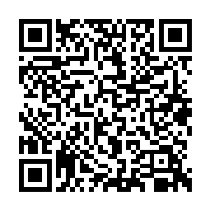 却看到包厢中间的一块钢板地面忽然向一侧划开二维码生成