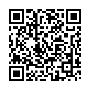 却看见这个女人也拿起了手机正在张望他这边二维码生成