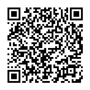 却还是那眨着化妆化出来的桃花眼想要和自己套近呼的张子怡小姐二维码生成