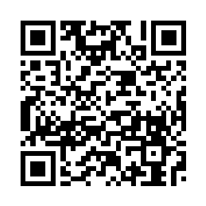 却长得十分俊美的少年正在喝咖啡二维码生成