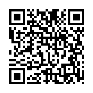 原先的紧身t恤也换成了宽松的衬衫二维码生成