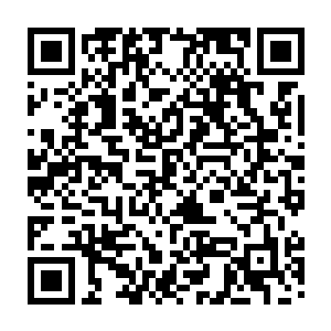原本叶翔的身躯是被秦方抽向正北方向的……但是现在挨了秦方一击重击二维码生成