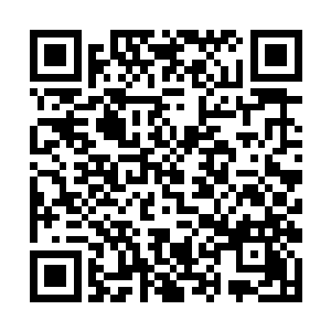 原本喧闹热情的众人都在他一声之下突然安静了下来二维码生成