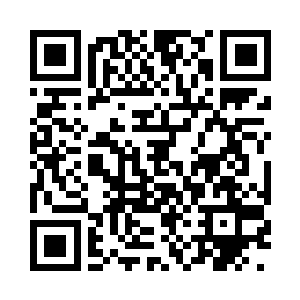 原本破破烂烂停在地上的飞船忽然变形了二维码生成