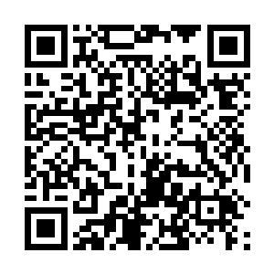 原本站在古族位置的那些人也都是自动被排挤到了两边二维码生成