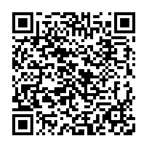 原本还在想着怎样将确定这些特警不会跑来捣乱了的师公和苗老汉猛的一愣二维码生成