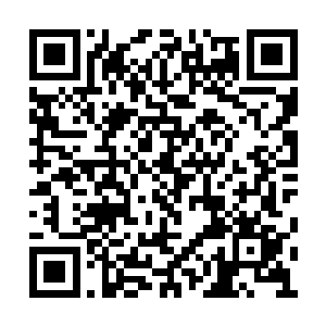 原本那些挥舞着刀剑的士兵立刻被召集到了后面二维码生成