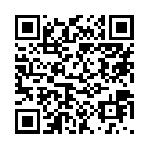 又从脚下拿出一把短剑朝断刃上劈去二维码生成