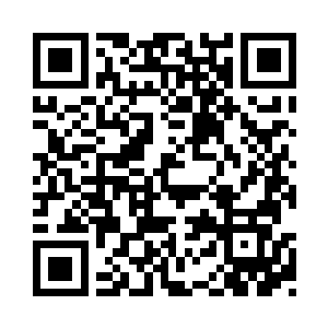 又冲着已经傻眼了的苑沅挤了挤他那双小眼睛二维码生成