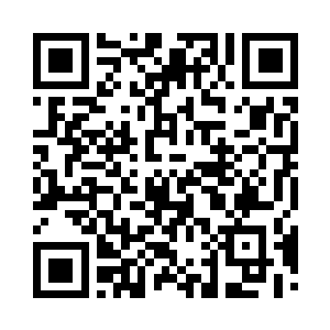 又指着躲在门口怯生生看着这边的苗翠峰道二维码生成