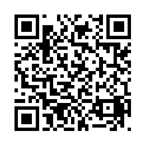 又来到一扇很不起眼的白色木门前面二维码生成