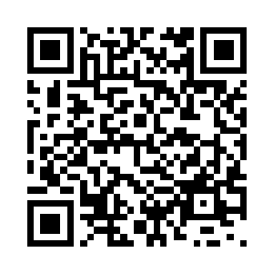 又迅速环视了一下酒吧的装潢和设计二维码生成