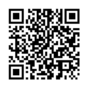 双手食指都有些僵硬的一起扣动扳机二维码生成