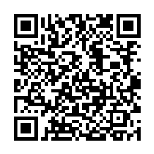 双方的金属碎片不断变化着诡秘的弹道和刁钻的角度二维码生成