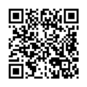 双目隐隐泛着血红之色光芒的青年买走二维码生成