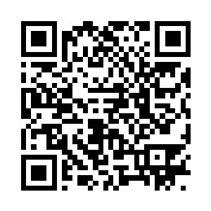 双眼一眨不眨地看着此刻窗外的这片美景二维码生成