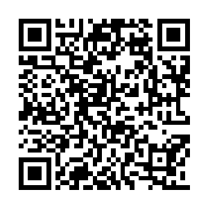 双眼就像饿狼一样盯着女人若隐若现的神秘地带二维码生成