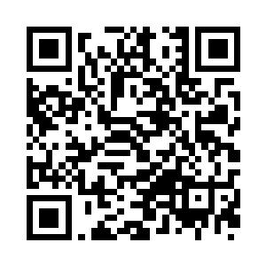 双脚踩在落在地面上那密密麻麻的飞天蚁上二维码生成