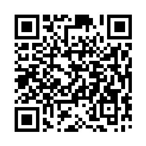 反射着阳光的水龙竟然在半空中冻结起来二维码生成