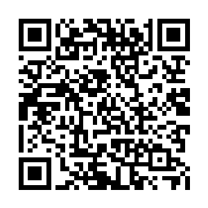 反而是蹲下身体用尖刀挑开了那女人身上的绳子二维码生成