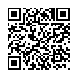 反而让他们两个人在球场上较起劲来二维码生成