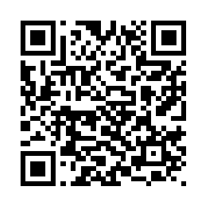 反而轻笑着引导中年大叔的手动着二维码生成