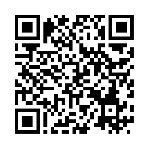 发现原先座厢门口有探视的脑袋缩回二维码生成