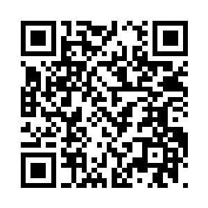 发现玉宝儿正忐忑的坐在左边的位置上二维码生成