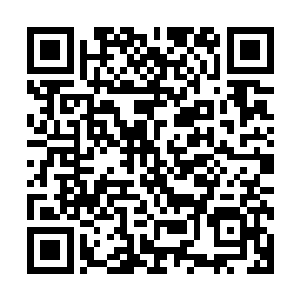 发现那九名特种大兵已经猫着腰朝白振东所在的位置攻了过来二维码生成