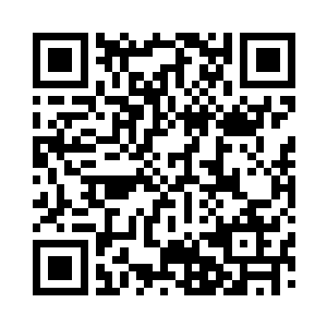 古堡最大的广场上燃着十余堆熊熊烈火二维码生成