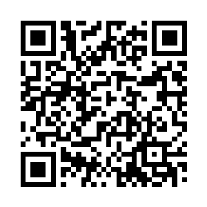 古玥儿双手缓缓的拉开了白色短衬衣的带子二维码生成