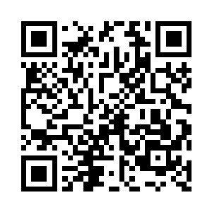 另一个黑发宽脸的亚裔男生同样在笑着二维码生成
