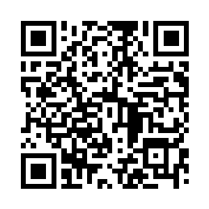 另一人则在收拾客人走后留下的碗筷二维码生成