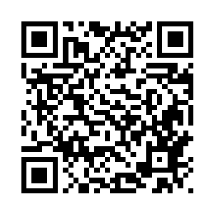 另一人威胁般将拳头捏得连连爆响二维码生成